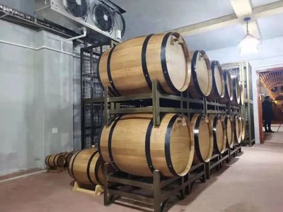 儀隴企業(yè)家回報家鄉(xiāng):新疆種上萬畝葡萄 加工成汁運(yùn)回家鄉(xiāng)釀酒